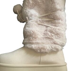 Cream Faux Fur Winter Snow Boots w/ Pom Pom Tie – Cozy Platform Lug Sole
